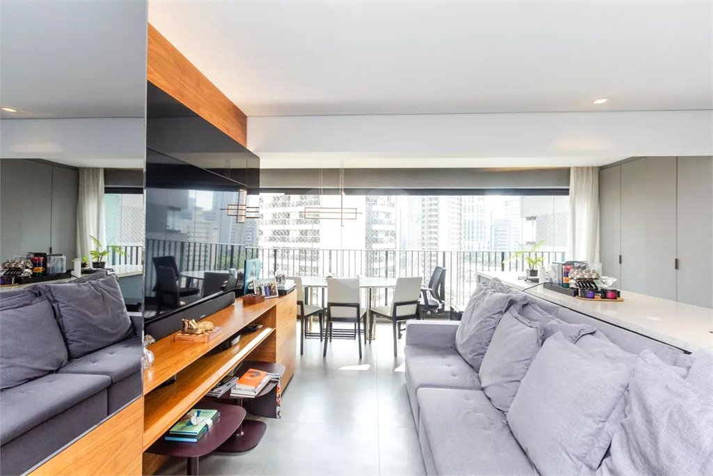 Apartamento à venda com 3 quartos, sendo 1 suíte,  em Vila Olímpia, São Paulo, SP