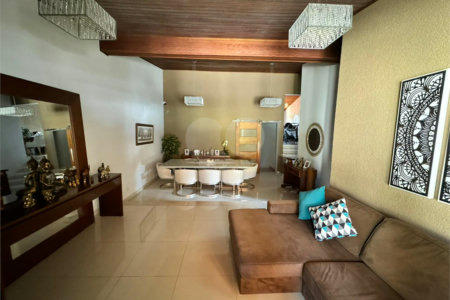 Casa à venda com 3 quartos, sendo 1 suíte, no condomínio Residencial Jardim das Flores 1510, Cotia - SP
