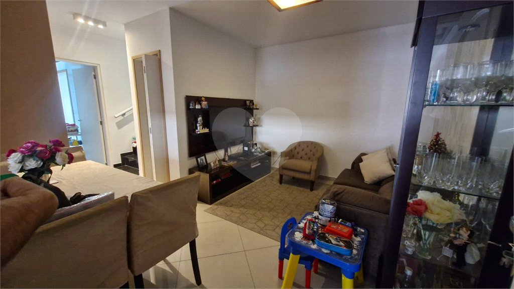Sobrado à venda com 2 suítes em Vila Constança, São Paulo, SP