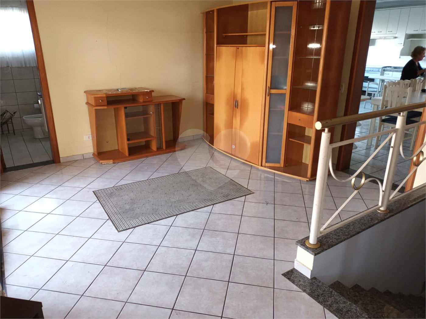 Casa à venda com 4 quartos, sendo 3 suítes, no condomínio Arujá 5, Arujá - SP