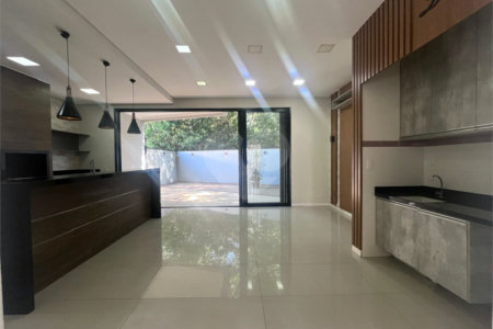 Casa à venda com 3 quartos, sendo 1 suíte, no condomínio Jardim Guarujá, Salto - SP