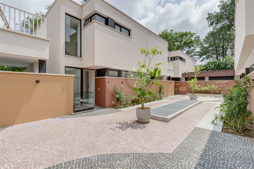 Casa à venda com 4 suítes no condomínio Garda, São Paulo - SP