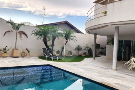 Sobrado à venda com 3 quartos, sendo 1 suíte, em Jardim Vale das Rosas, Araraquara, SP