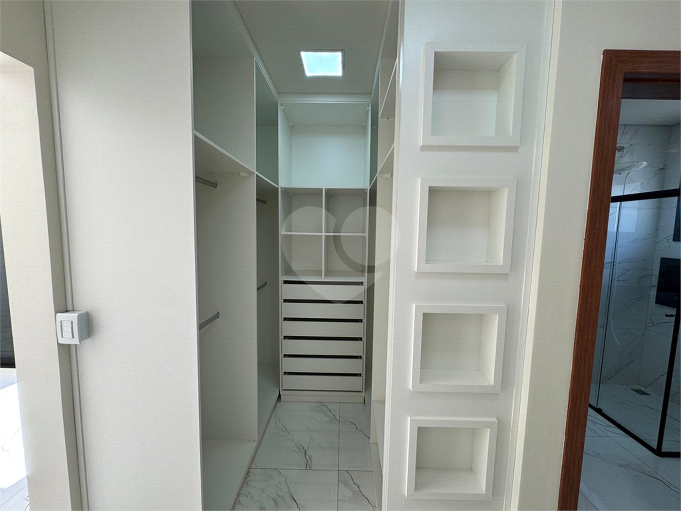Casa à venda com 5 quartos, sendo 4 suítes, no condomínio Golden Ville, Itapetininga - SP