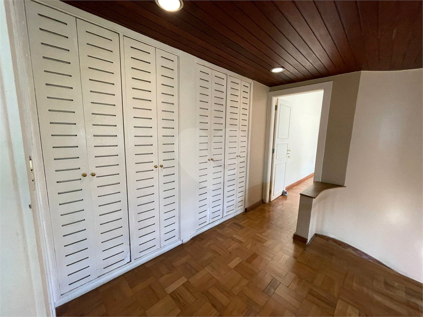 Sobrado à venda com 4 suítes em Sumaré, São Paulo, SP