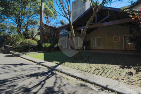 Casa à venda com 4 suítes no condomínio Jardim das Azaléias, São Paulo - SP