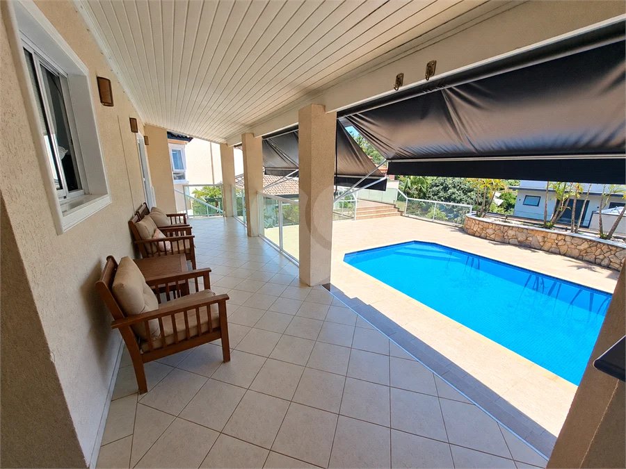 Casa à venda no Condomínio Estância Marambaia, Vinhedo | 3 suítes, piscina e terreno de 810 m²