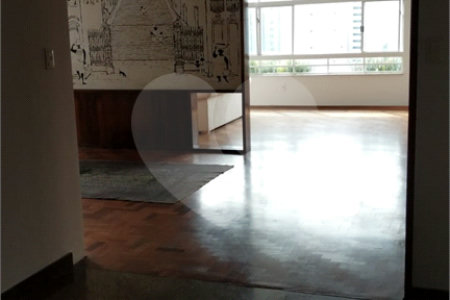 Apartamento à venda no bairro Bela Vista.
