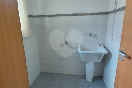 Apartamento no Condomínio Joan Miro .