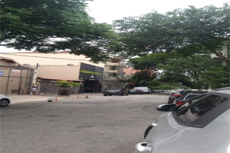 Casa com dois pavimentos na Barra Funda: