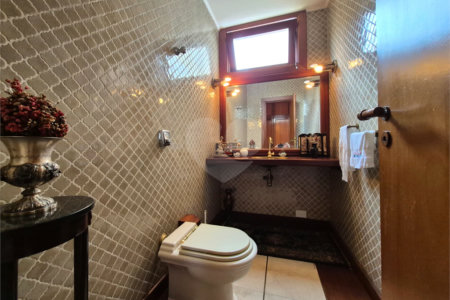Casa de Vila à venda ou para alugar com 4 quartos, sendo 2 suítes,  em Jardim Leonor, São Paulo, SP