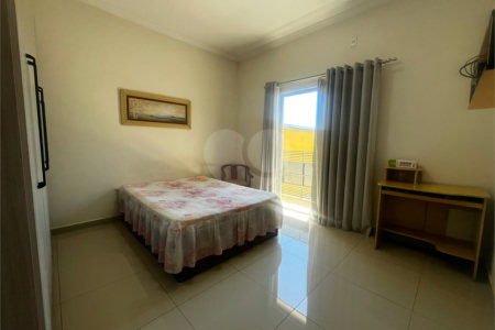 Casa à venda com 4 quartos, sendo 2 suítes, em Vila Nastri, Itapetininga, SP