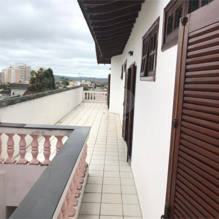 Casa à venda com 2 quartos, sendo 3 suítes, em Vila Oliveira, Mogi das Cruzes, SP