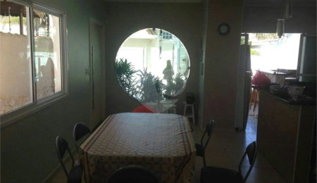 Casa à venda com 4 suítes em Solemar, Praia Grande, SP