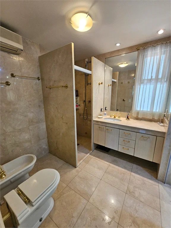 Casa à venda com 3 quartos, sendo 2 suítes, no condomínio La Vilette, São Paulo - SP