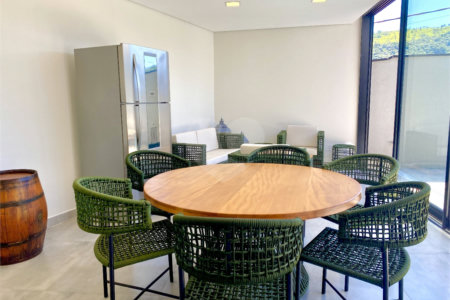 Casa à venda com 3 quartos, sendo 2 suítes, no condomínio Residencial Marchant Buarque, Atibaia - SP