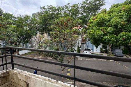 Casa à venda com 3 quartos, sendo 1 suíte, no condomínio New Village, Cotia - SP