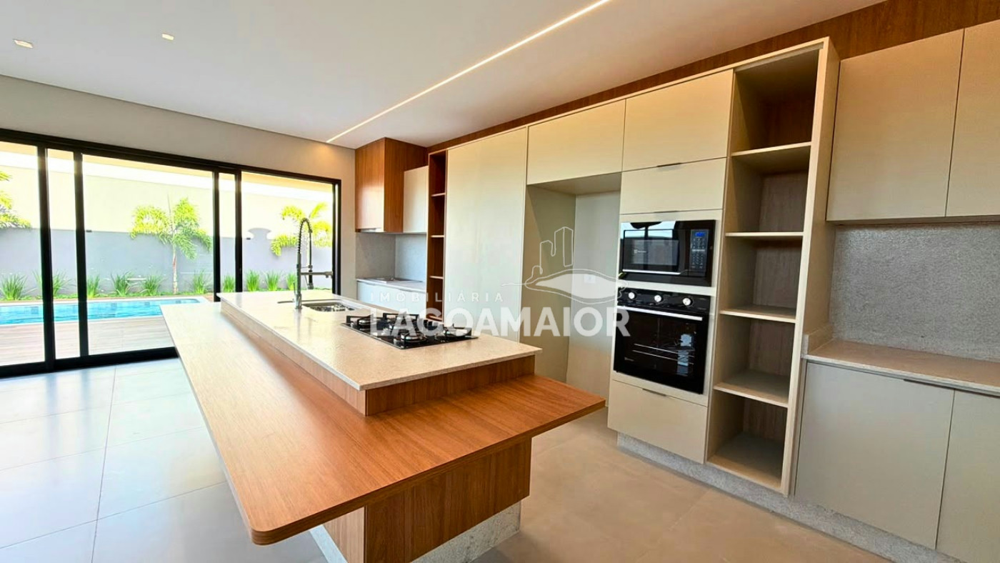 Casa à venda com 3 quartos, sendo 3 suítes, no condomínio Villa Dumont, Três Lagoas - MS