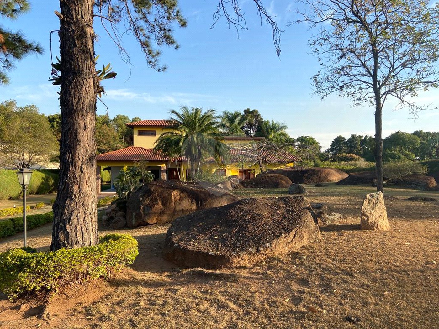 Casa à venda com 4 quartos, sendo 2 suítes, no condomínio Monte Belo, Salto - SP