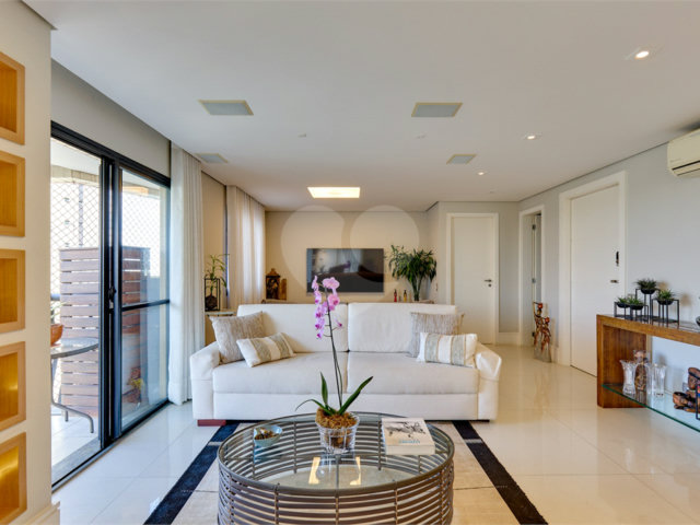 Apartamento à venda com 3 quartos, sendo 2 suítes,  em Alto da Boa Vista, São Paulo, SP