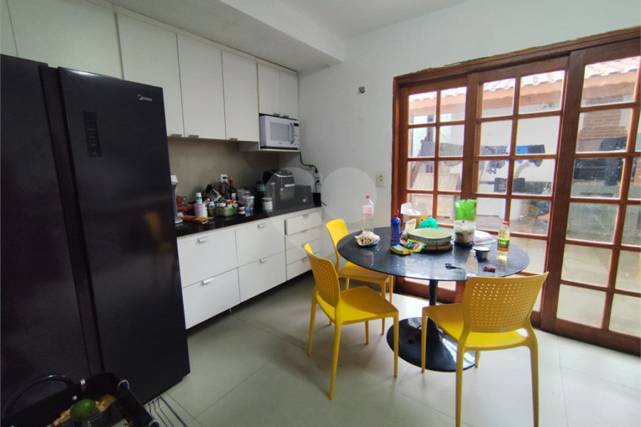 Sobrado à venda com 4 quartos, sendo 2 suítes,  em Tremembé, São Paulo, SP