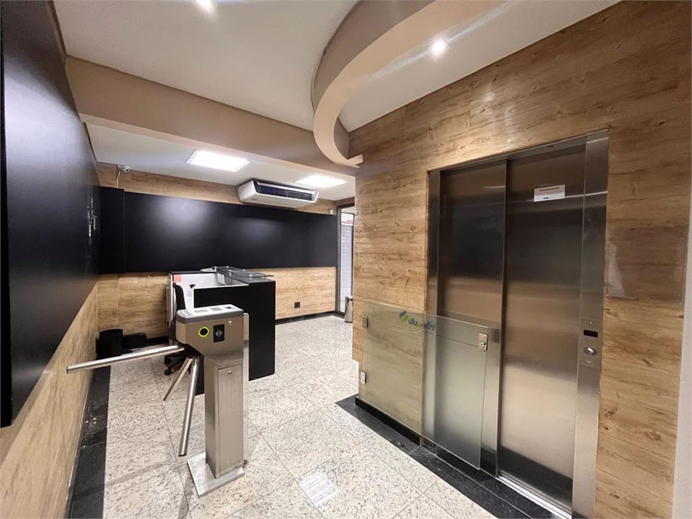 Prédio Corporativo em Santos | 4 Pavimentos | Galpão com Pé-Direito Duplo | Estrutura para +200 Pessoas | Compra Ou Locação