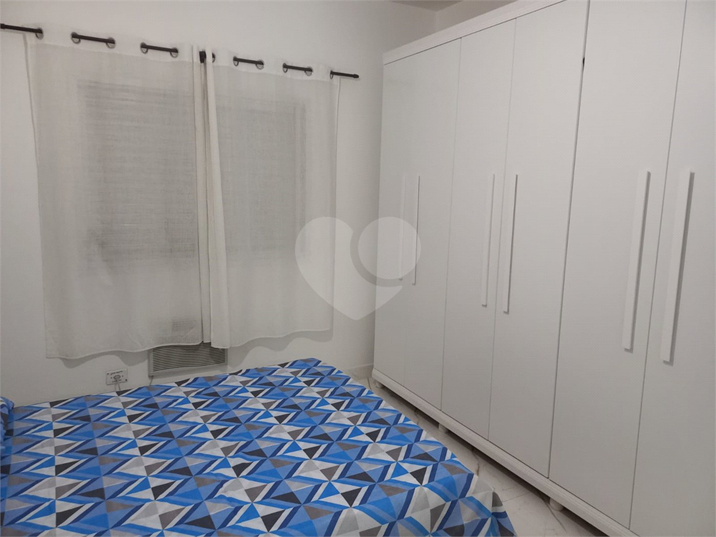 Apartamento à venda com 3 quartos, sendo 1 suíte, em Tortuga, Guarujá, SP