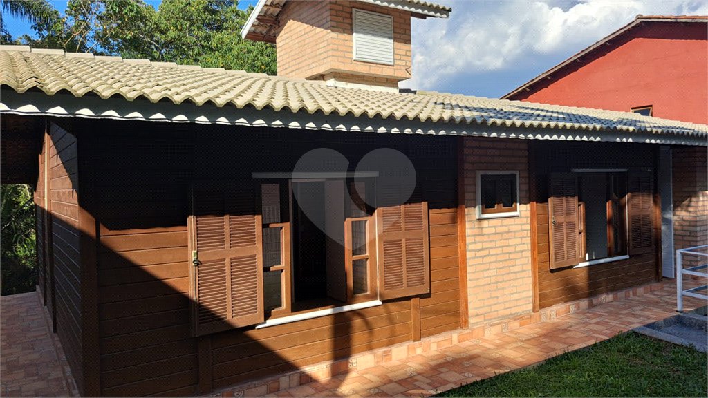 Casa à venda com 3 quartos, sendo 1 suíte, no condomínio Alpes da Cantareira, Mairiporã - SP