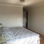 Casa à venda com 5 quartos, sendo 4 suítes, no condomínio Jardim Vitória Régia, São Paulo - SP