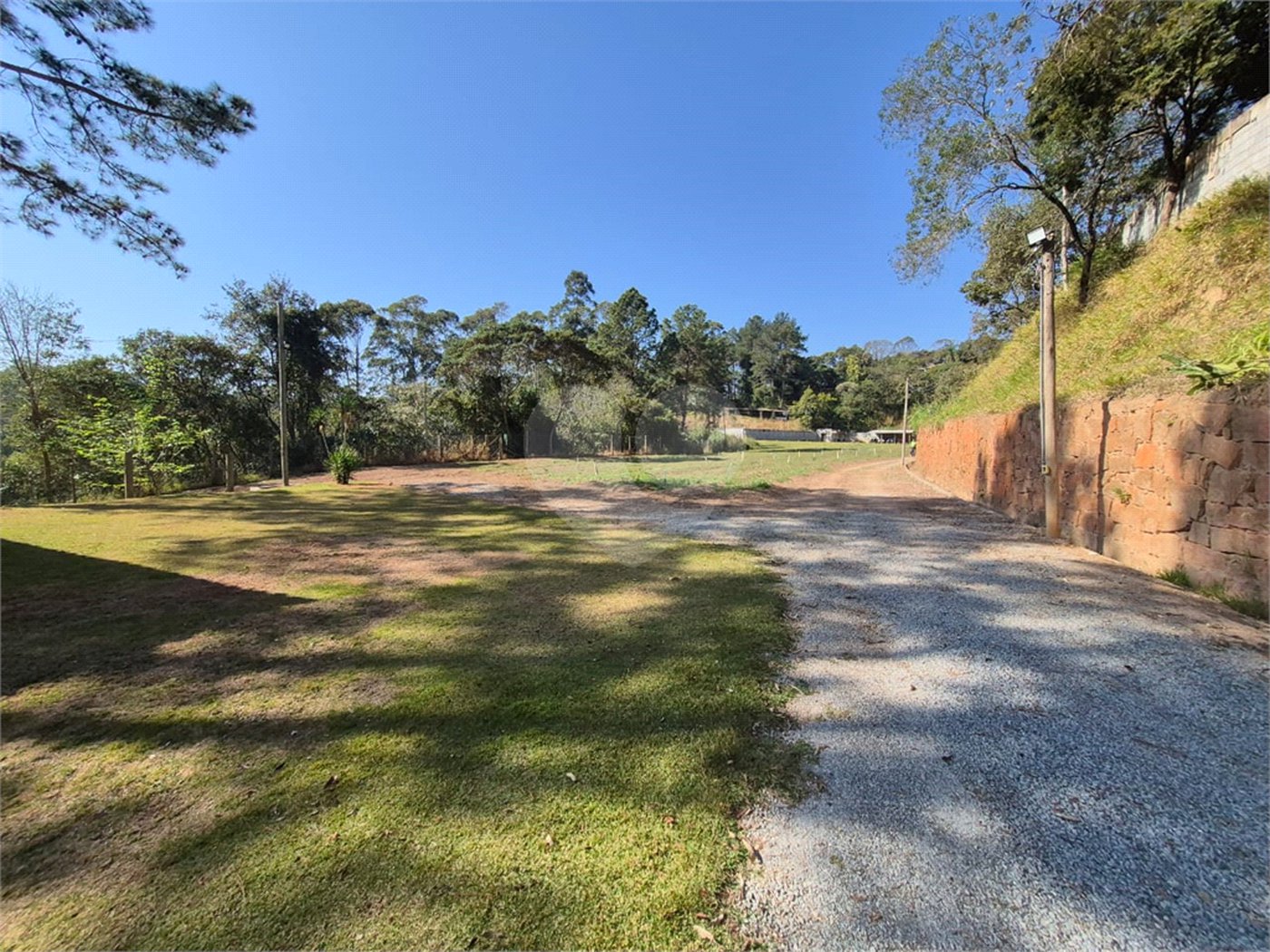 Casa à venda com 2 quartos, sendo 1 suíte, no condomínio Campos de Mairiporã Gleba 1, Mairiporã - SP