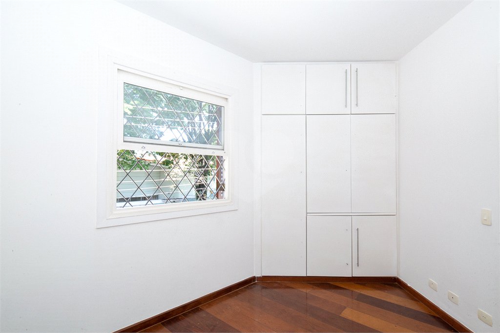 Sobrado à venda com 5 quartos, sendo 3 suítes, em Alto da Boa Vista, São Paulo, SP