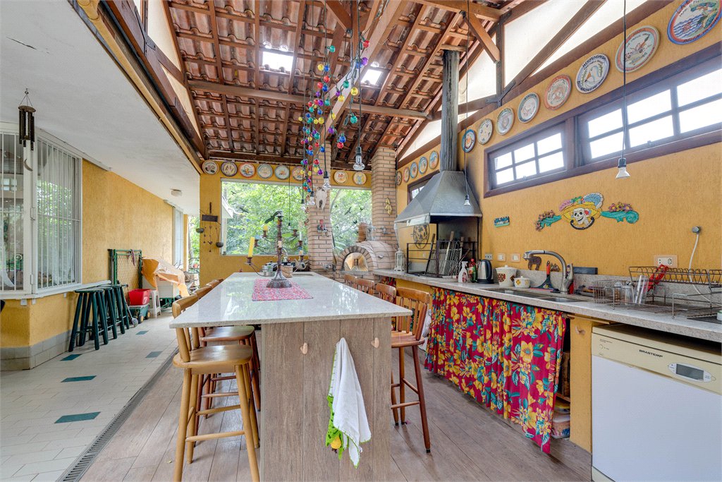Casa Térrea à venda ou para alugar com 5 quartos, sendo 2 suítes,  em Jardim Prudência, São Paulo, SP