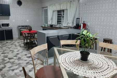 Casa à venda com 7 quartos, sendo 1 suíte, em Lapa, São Paulo, SP