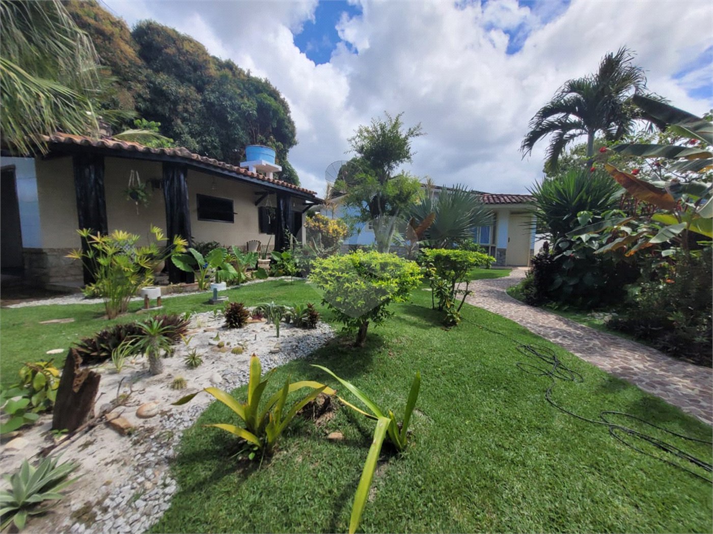 Casa à venda com 4 quartos, sendo 2 suítes, no Centro, Santa Cruz Cabrália, BA