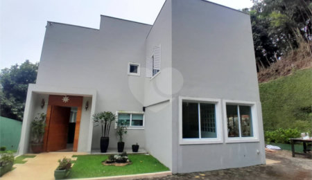 Casa à venda com 3 quartos, sendo 1 suíte,  no condomínio Alpes da Cantareira, Mairiporã - SP