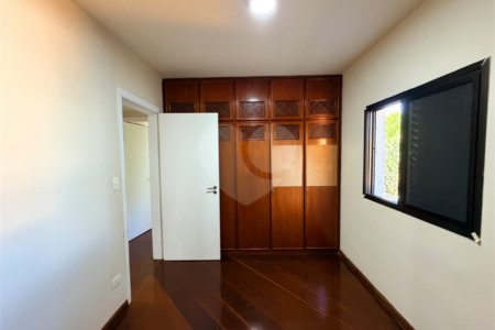 Apartamento à venda com 3 quartos, sendo 1 suíte, em Alto da Boa Vista, São Paulo, SP