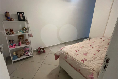 Casa à venda com 3 quartos, sendo 1 suíte, no condomínio Residencial Villagio Vitória, Guarulhos - SP