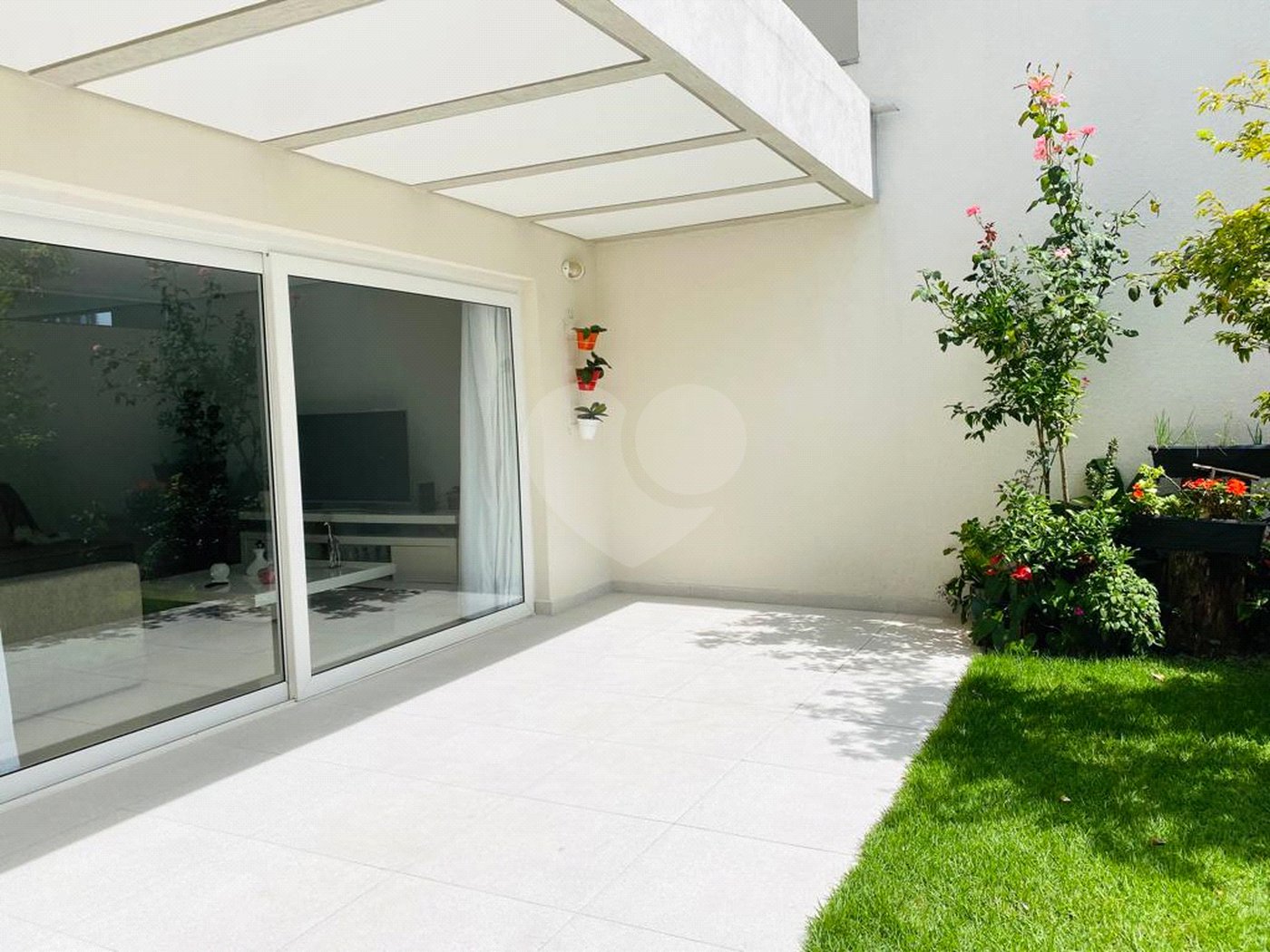 Casa à venda com 4 quartos, sendo 2 suítes, no condomínio Residencial Vila Lagos, São Paulo - SP