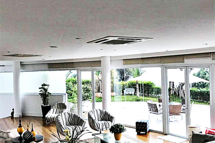 Casa à venda com 4 suítes no condomínio Residencial Jd. Ibiratiba, São Paulo - SP