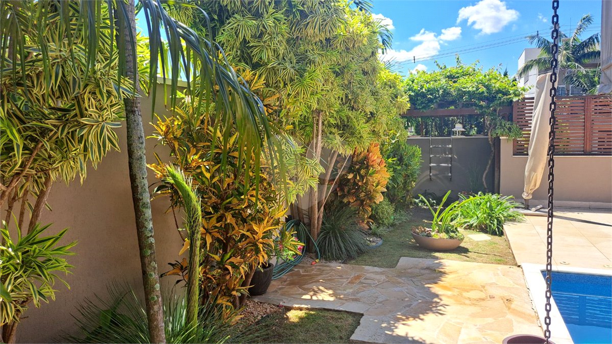 Casa à venda com 4 quartos, sendo 3 suítes,  no condomínio Res. Luzern, Campinas - SP