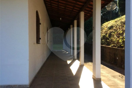 Chácara à venda com 8 quartos, sendo 3 suítes, no Centro, Bom Jesus dos Perdões, SP