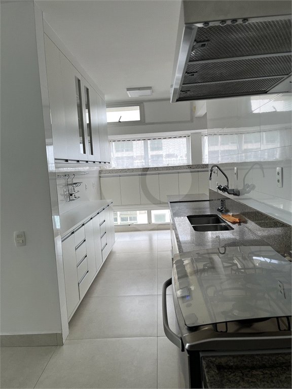 Apartamento à venda ou para alugar com 3 quartos, sendo 1 suíte, em Enseada, Guarujá, SP