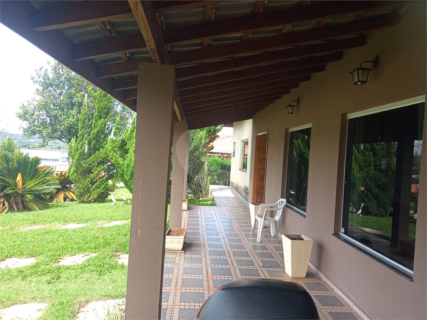 Casa à venda com 4 quartos, sendo 1 suíte,  no condomínio Village da Serra, Araçoiaba da Serra - SP