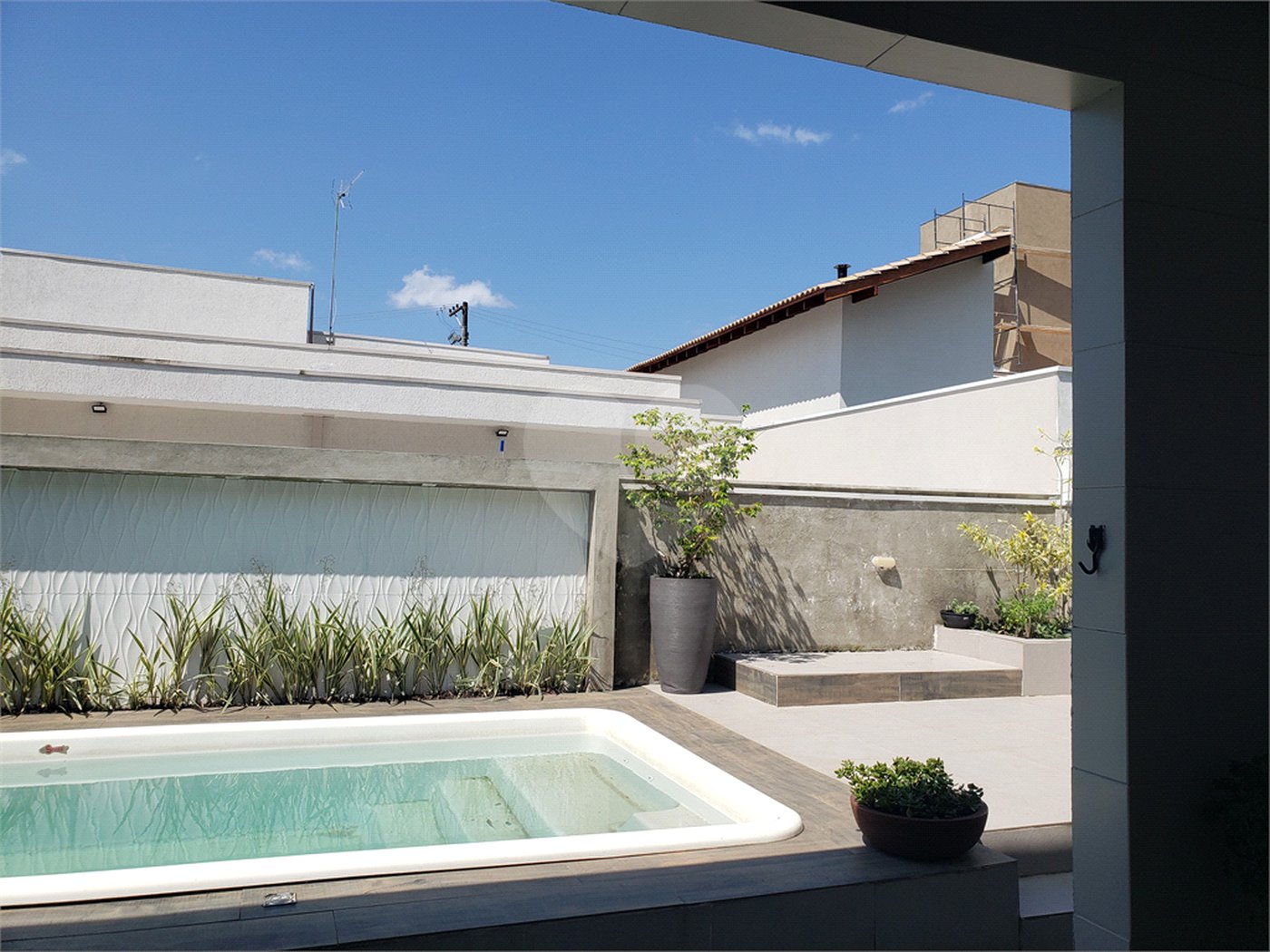 Casa à venda com 3 suítes no condomínio Residencial Veredas, Mogi das Cruzes - SP