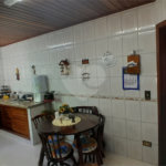 Sobrado à venda com 3 quartos, sendo 1 suíte, em Vila Isabela, Campos do Jordão, SP