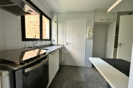 Apartamento à venda com 2 suítes em Vila Andrade, São Paulo, SP