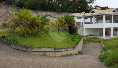Casa à venda com 4 suítes no condomínio Suíça da Cantareira, Mairiporã - SP