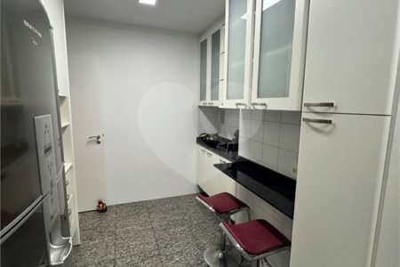 Apartamento à venda com 3 suítes em Vila Suzana, São Paulo, SP