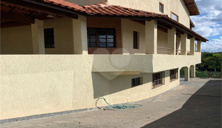 Sobrado à venda com 4 quartos, sendo 3 suítes, no Centro, Jarinu, SP