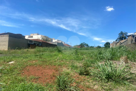 Terreno à venda no Centro, Araraquara, SP